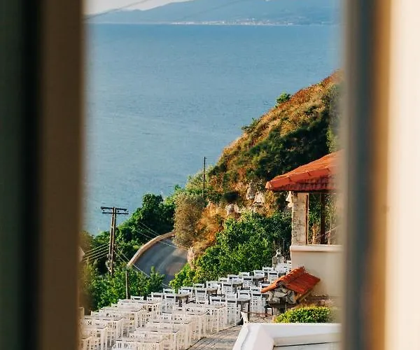 Vrachos Lofts 4* Afytos